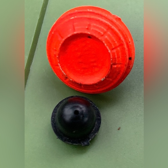 1990 Vintage Resin Composite WHITE FLYER Figural Clay Pigeon Skeet Lapel Pin - Picture 3 of 16